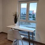 2 Schlafzimmer 300 M Zur Wuerth Hauptzentrale شقة