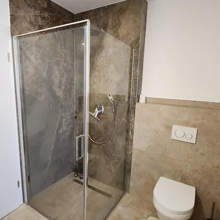 Lejlighed 2 Schlafzimmer 300 M Zur Wuerth Hauptzentrale *