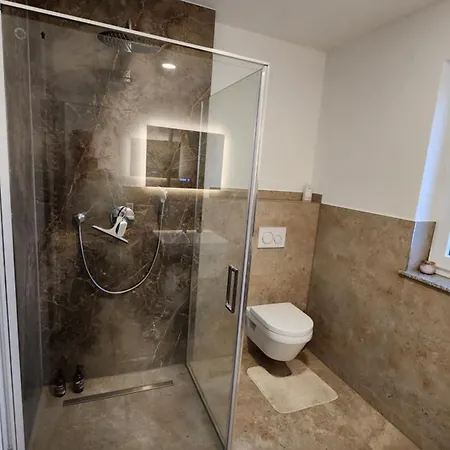 2 Schlafzimmer 300 M Zur Wuerth Hauptzentrale Apartment *