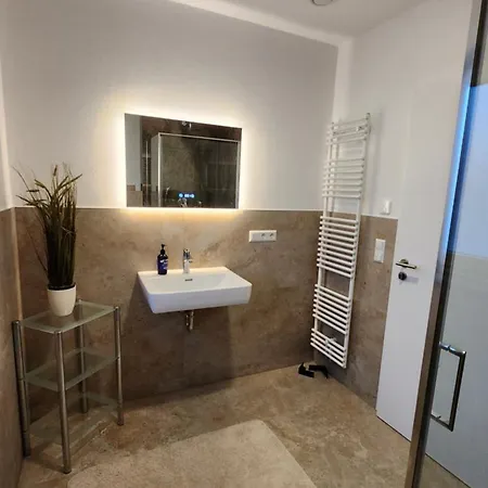 2 Schlafzimmer 300 M Zur Wuerth Hauptzentrale