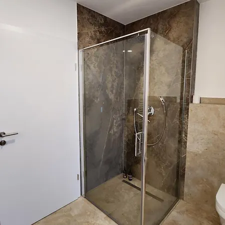 2 Schlafzimmer 300 M Zur Wuerth Hauptzentrale Apartment