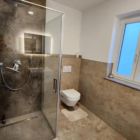 2 Schlafzimmer 300 M Zur Wuerth Hauptzentrale Apartment *