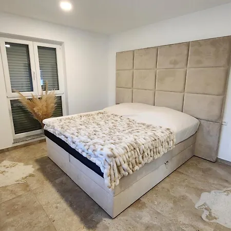 Lejlighed 2 Schlafzimmer 300 M Zur Wuerth Hauptzentrale Gaisbach