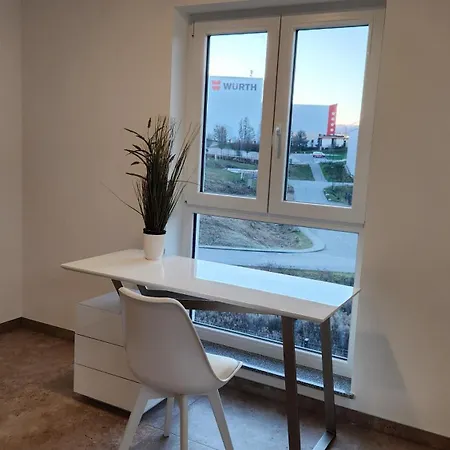 2 Schlafzimmer 300 M Zur Wuerth Hauptzentrale Apartment