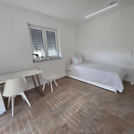 2 Schlafzimmer 300 M Zur Wuerth Hauptzentrale Apartment *