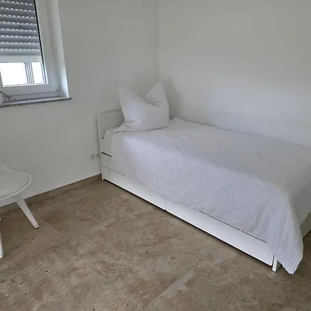 2 Schlafzimmer 300 M Zur Wuerth Hauptzentrale