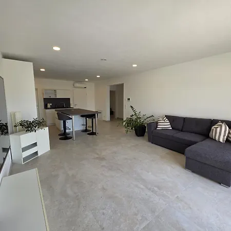 2 Schlafzimmer 300 M Zur Wuerth Hauptzentrale *
