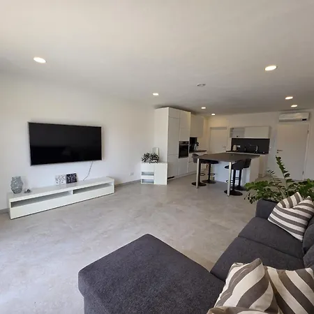 2 Schlafzimmer 300 M Zur Wuerth Hauptzentrale Gaisbach