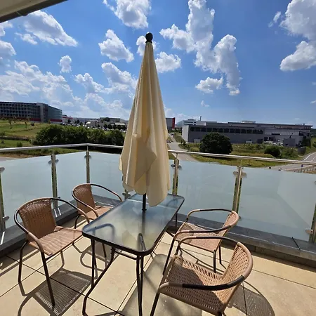 2 Schlafzimmer 300 M Zur Würth Hauptzentrale Apartment