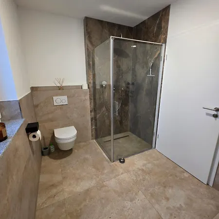 2 Schlafzimmer 300 M Zur Wuerth Hauptzentrale Appartamento