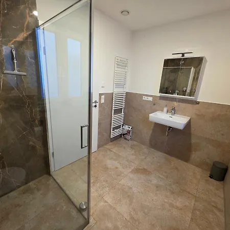 2 Schlafzimmer 300 M Zur Wuerth Hauptzentrale Apartment