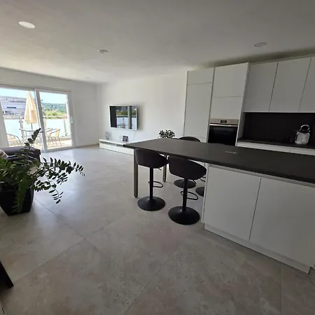 2 Schlafzimmer 300 M Zur Wuerth Hauptzentrale *