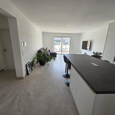 2 Schlafzimmer 300 M Zur Wuerth Hauptzentrale