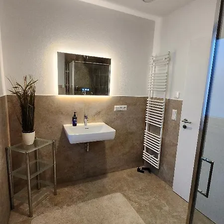 2 Schlafzimmer 300 M Zur Wuerth Hauptzentrale Gaisbach