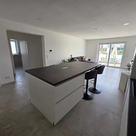 2 Schlafzimmer 300 M Zur Wuerth Hauptzentrale