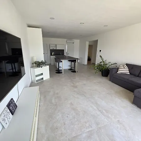 Apartment 2 Schlafzimmer 300 M Zur Wuerth Hauptzentrale